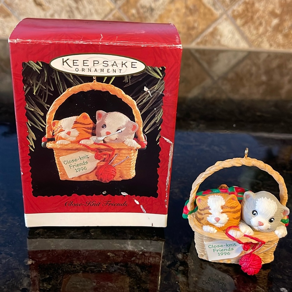 Hallmark Keepsake Ornament
1996 Close-Knit Friends